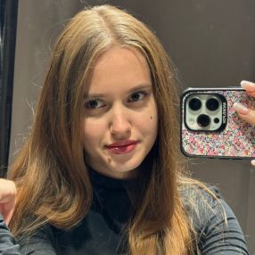 Amalia, Babysitter in București
