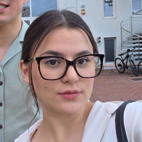 Miha, Babysitter în Moșnița Veche