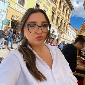 Marcu, Babysitter în Sânpetru