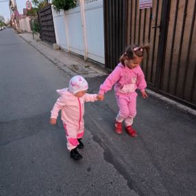 Camelia, Familie în Popești-Leordeni