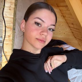 Rebeca, Babysitter în Alba Iulia