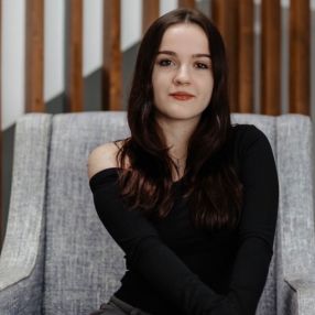 Roxana, Babysitter în Bistrița