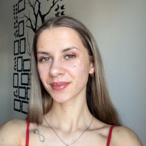 Iulia, Babysitter în Sânpetru
