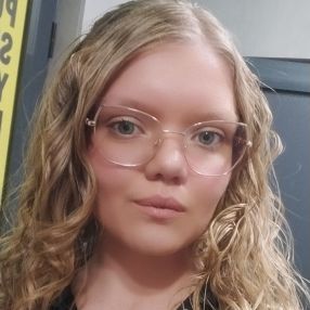 Denisa, Babysitter in Satu Nou de Jos