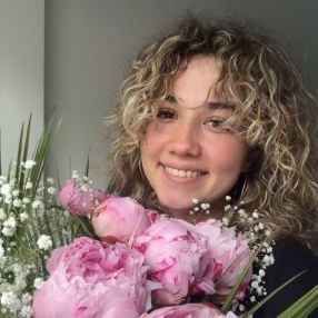 Narcisa, Babysitter în București