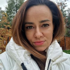 Violeta, Babysitter în București
