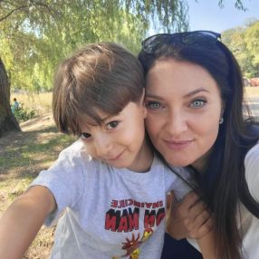 Ionelia, Family in Arad