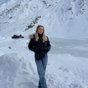 Denisa, Babysitter în Ovidiu