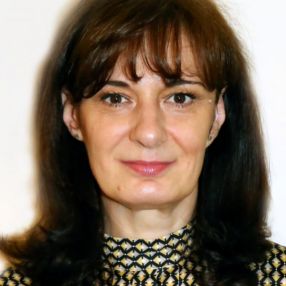 Carmen, Babysitter in Bragadiru