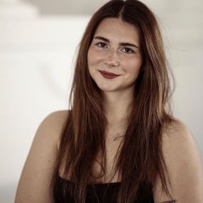 Teodora, Babysitter în Târgu Mureș