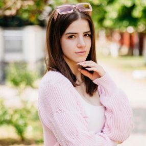 Iulia, Babysitter în Baia Mare