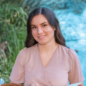 Anna, Babysitter in Arad