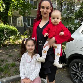 Mihaela Ioana, Family in Oradea