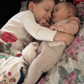Amalia, Familie în Dobroești
