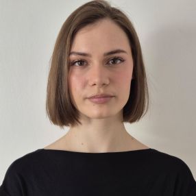 Mara, Babysitter în București