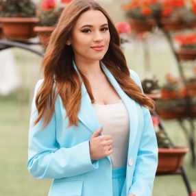Teodora, Babysitter în București