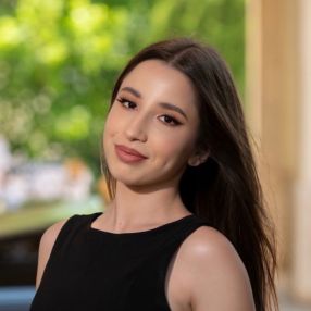 Valeria, Babysitter in București