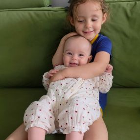 Olguta Mihaela, Familie în Popești-Leordeni