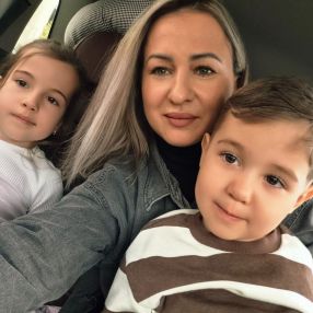 Cristina, Familie în Onești