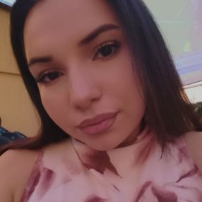 Naomi, Babysitter in Timișoara