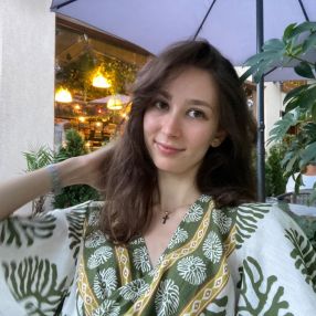 Ana, Babysitter în Brănești