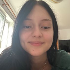 Alexandra, Babysitter în Bistrița
