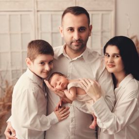 Oana, Familie în Dobroești