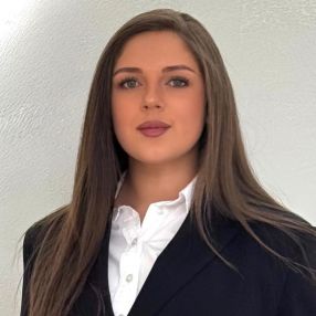 Otilia, Babysitter în Oradea