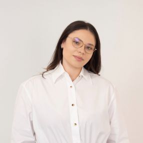 Lora, Babysitter in Brașov