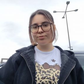 Simina, Babysitter în Pitești