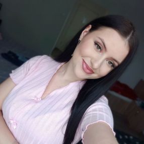 Laura, Babysitter în Brănești