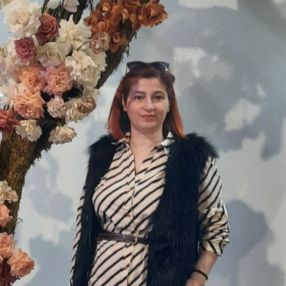 Lavinia, Babysitter în Mioveni