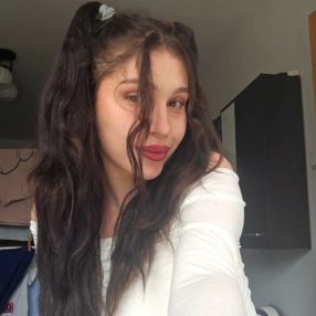Maria Iuliana, Babysitter în București