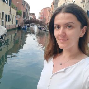Manuela, Babysitter în Zalău
