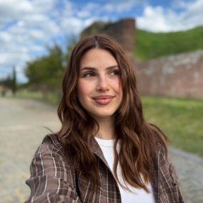 Alexandra, Babysitter în Alba Iulia
