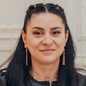 Loredana Lavinia, Babysitter în Blaj