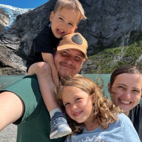 Jonathan, Familie în Fălticeni