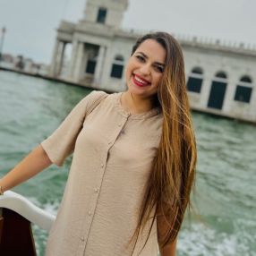 Sztoika, Babysitter în Târgu Mureș