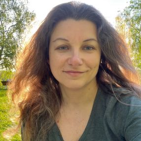 Monica, Babysitter in București