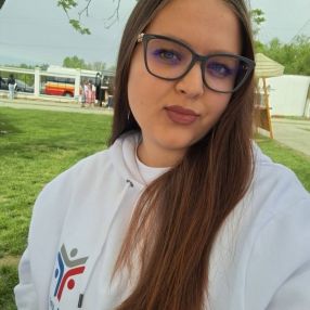 Diana-Nicoleta, Babysitter în Petroșani