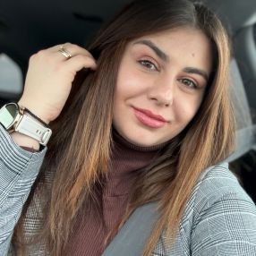 Lavinia, Babysitter în Târnăveni