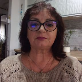 Claudia, Babysitter în Petroșani