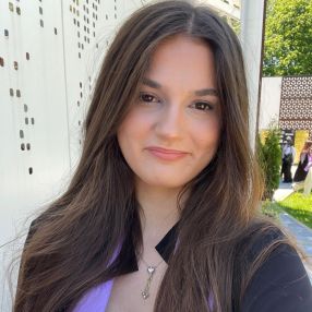 Alexandra-Elena, Babysitter în Pitești