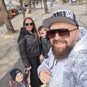Kateryna, Familie în Popești-Leordeni
