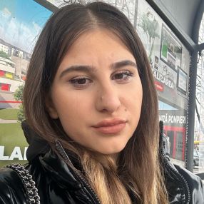 Daiana, Babysitter în Dudu