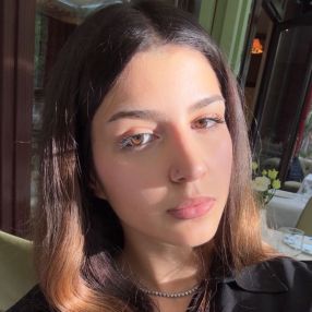 Veronica, Babysitter in București