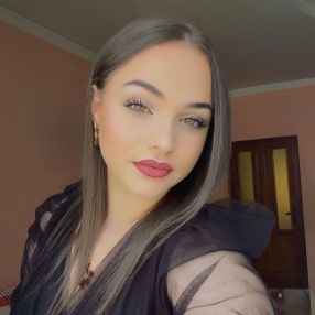 Teodora, Babysitter în Florești