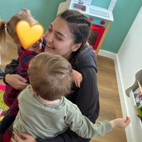 Cristina, Babysitter in București