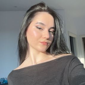 Alexandra, Babysitter în Brașov