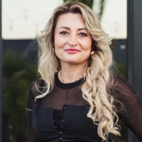 Lăcrămioara, Babysitter în Chitila